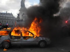 Macron busca prohibir o limitar las protestas en Francia tras los disturbios: “La prioridad es volver a la calma”