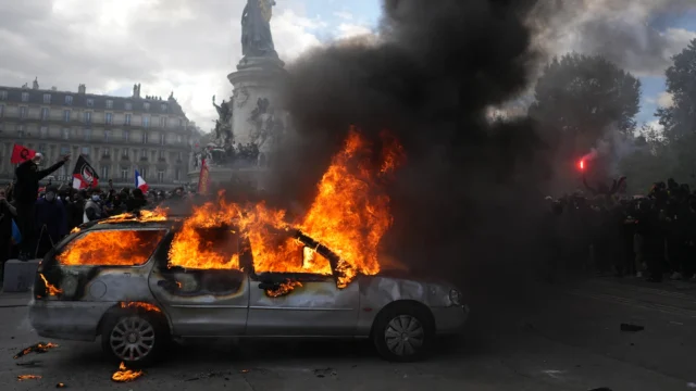 Macron busca prohibir o limitar las protestas en Francia tras los disturbios: “La prioridad es volver a la calma”