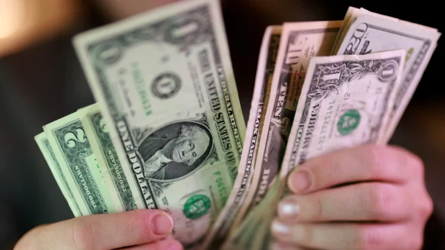 El dólar terminó la semana con nuevo récord nominal tras seis alzas consecutivas