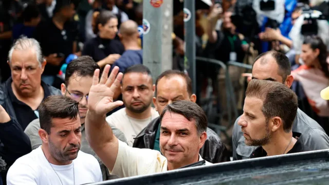 Balotaje en Brasil: Bolsonaro votó en Río de Janeiro y aseguró que “llegó el momento de cambio”