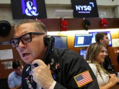 El riesgo país volvió a superar los 700 puntos y la volatilidad internacional golpeó a los bonos argentinos