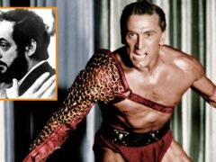 El día que Kirk Douglas amenazó a Stanley Kubrick para rodar una escena icónica de ‘Espartaco’: «Escucha, pequeño imbécil»