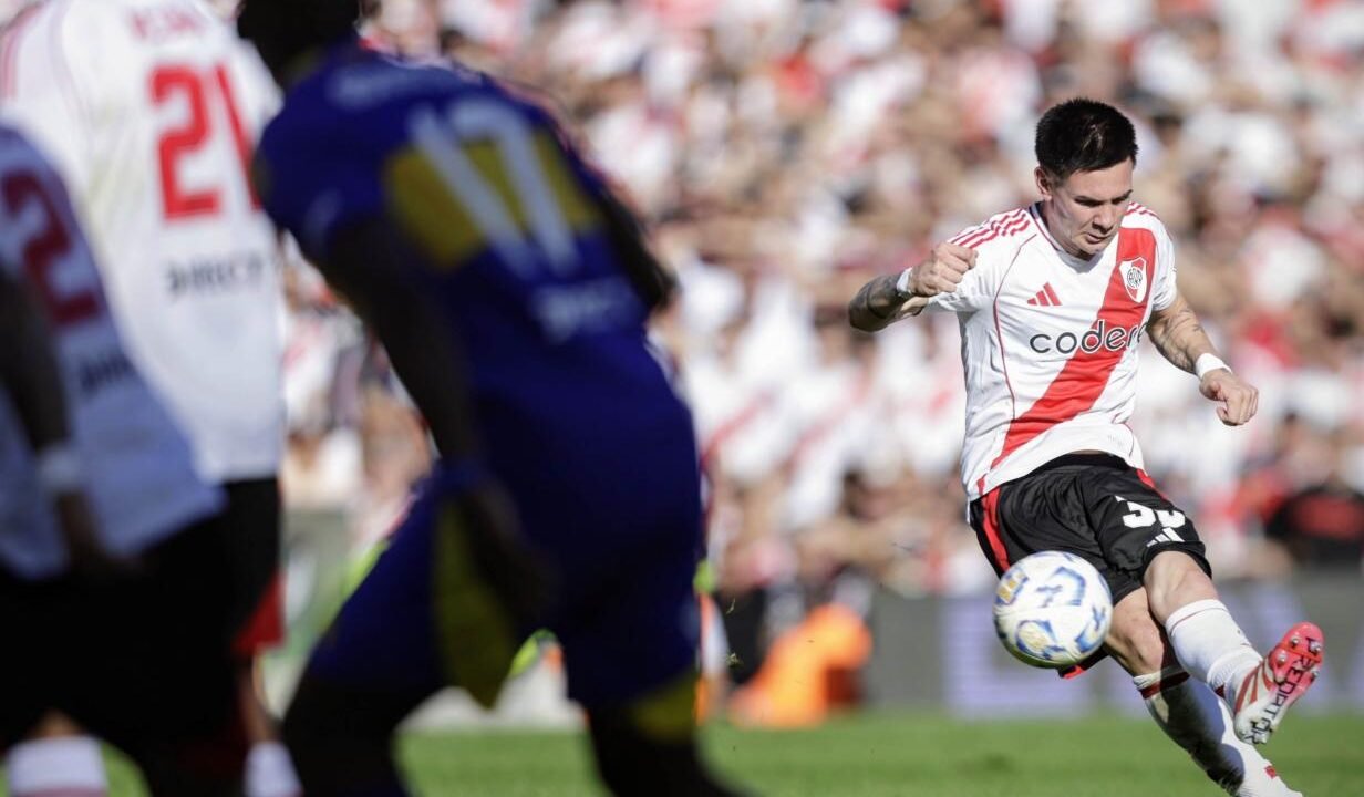 Quién anotó más goles de tiro libre en el Superclásico: ¿Boca o River?