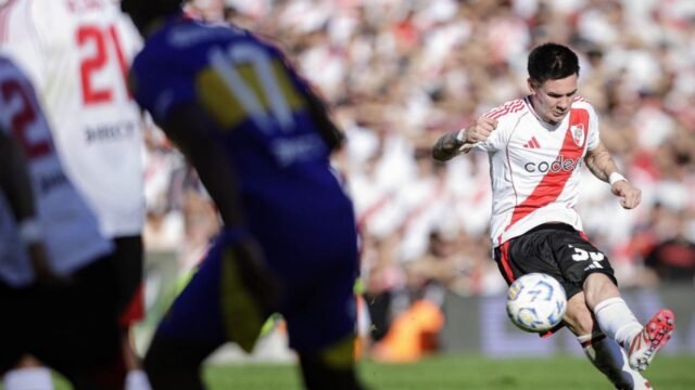 Quién anotó más goles de tiro libre en el Superclásico: ¿Boca o River?