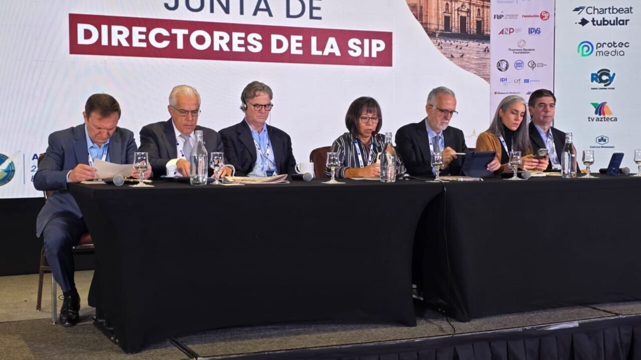 La SIP cuestionó el proyecto de Milei contra la “desinformación” y alertó por sus ataques a periodistas