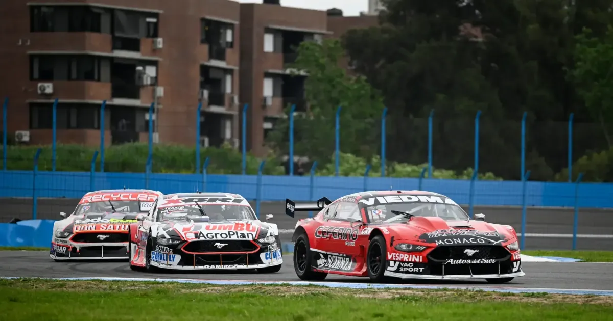 TC Pista: Ochoa acarició el podio en Rosario, mientras que Antón terminó de complicar sus chances