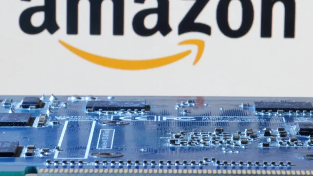 Amazon guarda en depósitos servidores de IA por USD 5.000 millones porque no tiene electricidad para usarlos