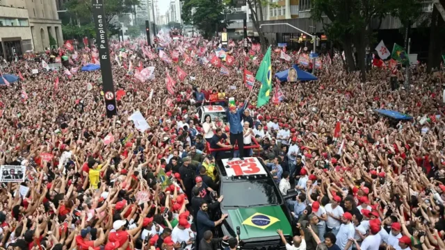 Brasil define su futuro: Lula y Bolsonaro movilizaron a sus seguidores antes del balotaje