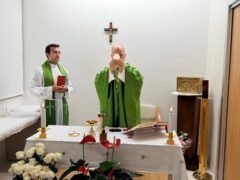 Cómo fue la misa del papa León XIV en el hospital donde está internado