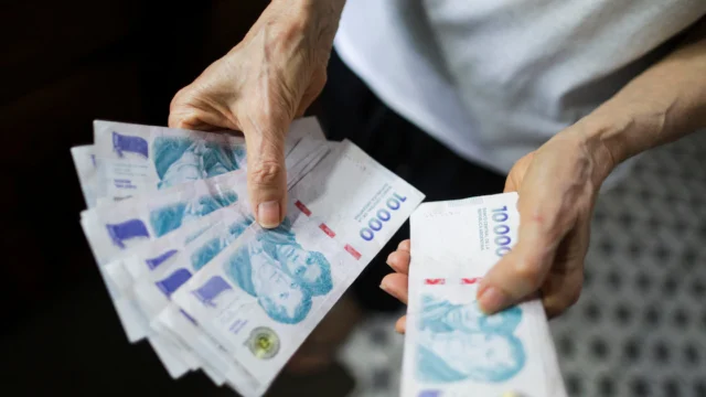 Según el Banco Provincia, más de un tercio de sus clientes con salarios privados se queda sin dinero antes del 10 del mes