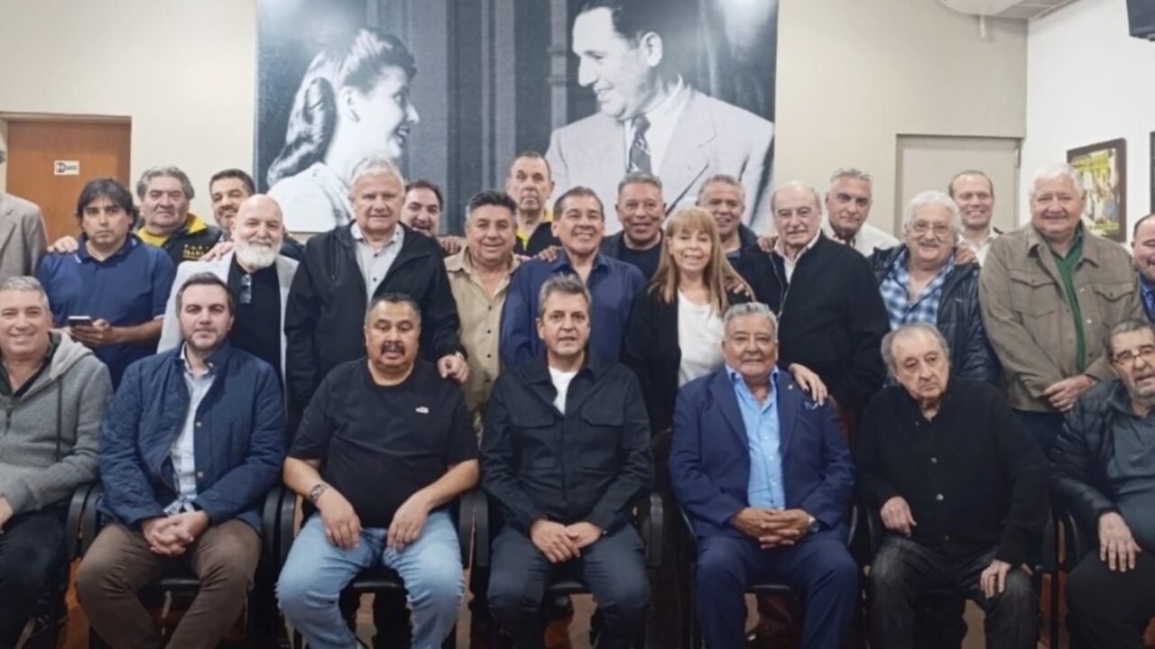 En tono electoral y en medio de especulaciones internas, Sergio Massa sumó otra foto política: visitó a los gremios de las 62 Organizaciones Peronistas