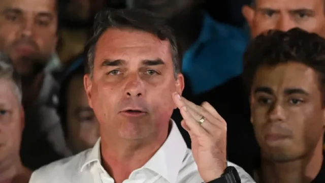 Flávio Bolsonaro está en Estados Unidos tras abandonar Brasil: lo que se sabe