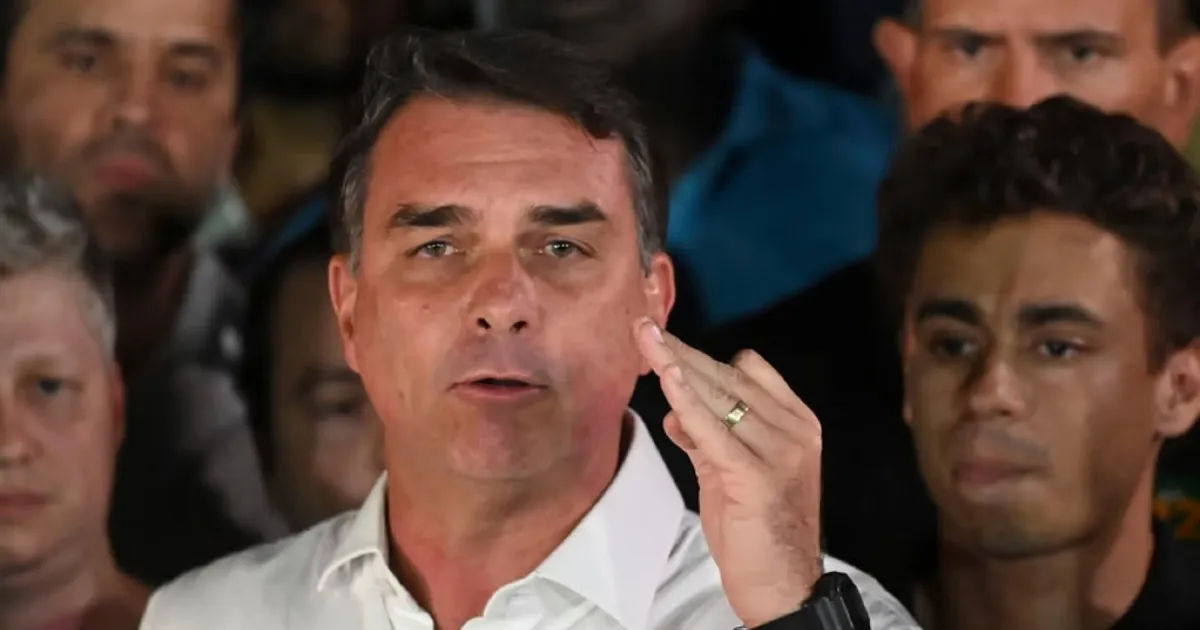 Flávio Bolsonaro está en Estados Unidos tras abandonar Brasil: lo que se sabe