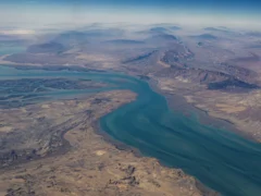 Irán analiza atacar cables submarinos si Estados Unidos e Israel vuelven a bombardear el país