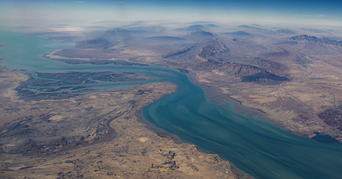 Irán analiza atacar cables submarinos si Estados Unidos e Israel vuelven a bombardear el país