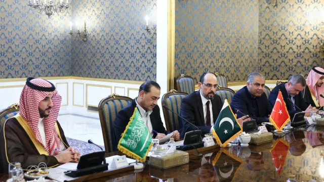Los representantes de Arabia Saudita, Turquía y Pakistán acuerdan prolongar el diálogo con Irán