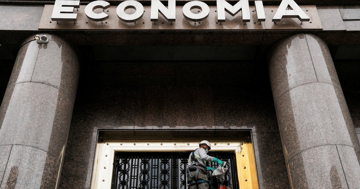 En medio de la tensión que genera Brasil, Economía renovó vencimientos y retiró pesos del mercado: efectos sobre la tasa y el dólar