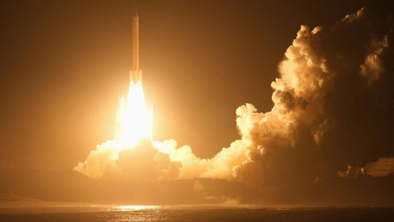 Japón lanzó una misión espacial para explorar las lunas de Marte y traer muestras de suelo a la Tierra en 2031