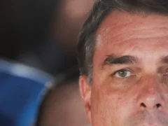 Cómo colaboró el Gobierno argentino con Flávio Bolsonaro para salir de Brasil