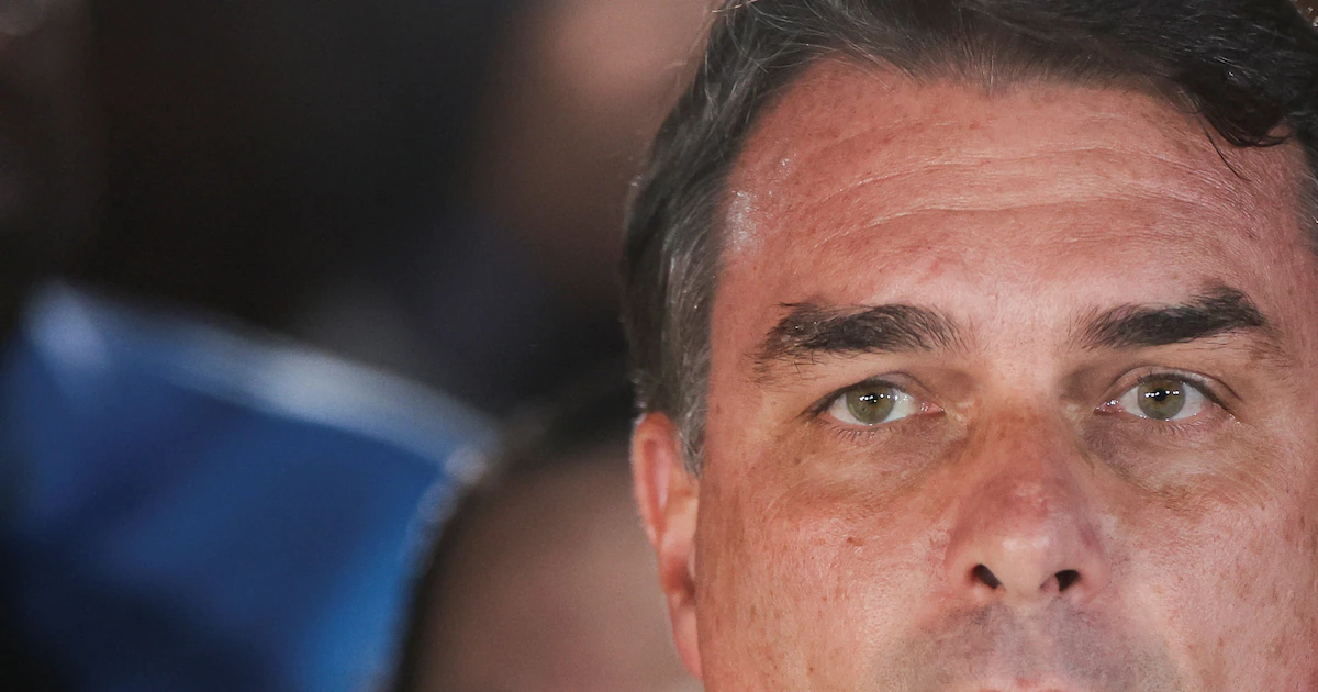 Cómo colaboró el Gobierno argentino con Flávio Bolsonaro para salir de Brasil