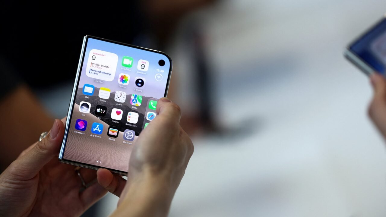 iPhone Duo: cuándo sale la preventa del plegable de Apple calificado como mejor invento 2026
