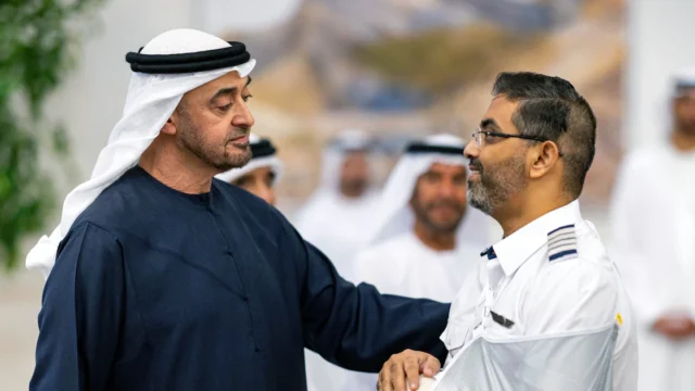 El presidente de Emiratos Árabes Unidos homenajeó al piloto de Flydubai y le otorgó la Orden de Zayed II de Primera Clase