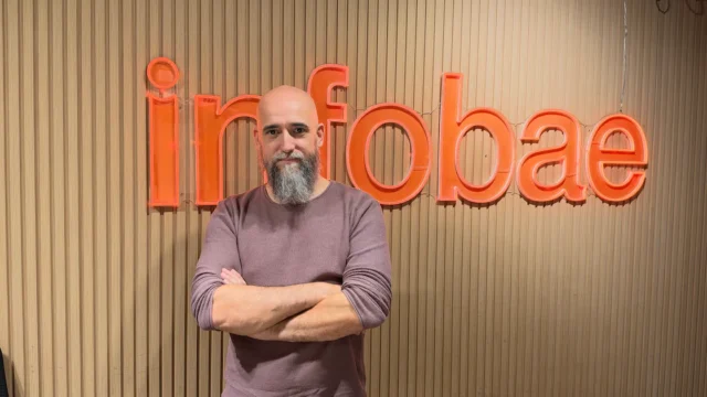 “Hay que tener más miedo a perder el empleo por no usar IA que por usarla”: Jon Hernández, divulgador de inteligencia artificial