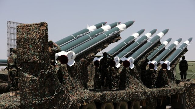 Los hutíes amenazaron con lanzar nuevos ataques contra aeropuertos de Arabia Saudita: “Son objetivos potenciales”
