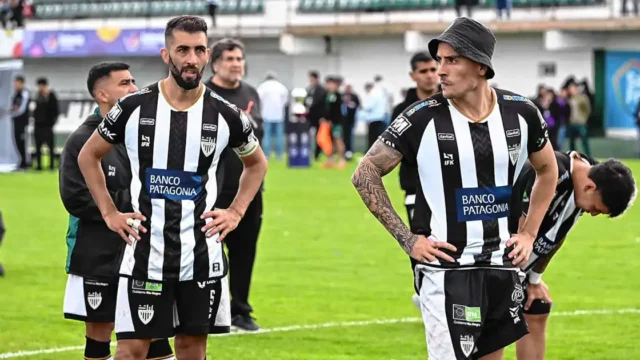 La tristeza de los jugadores de Cipolletti: «Solo queda pedirle perdón a la gente»