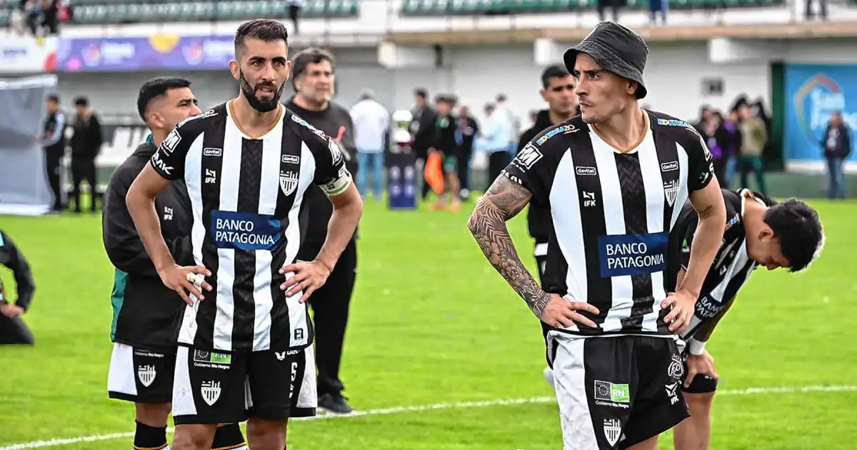 La tristeza de los jugadores de Cipolletti: «Solo queda pedirle perdón a la gente»