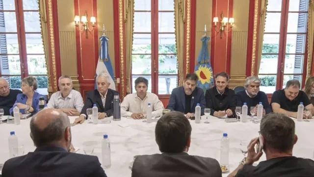 Reelecciones, PASO bonaerenses y construcción propia: qué dejó la reunión de Kicillof con sus intendentes