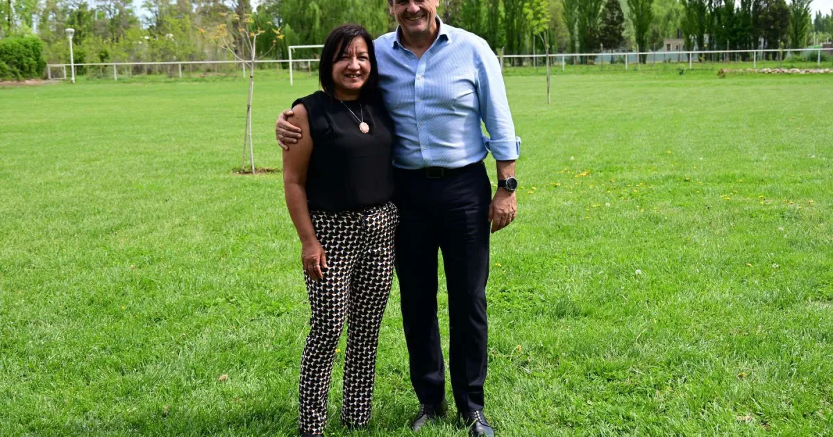 María Angélica Espinosa oficializó su candidatura en Las Lajas para Primero Neuquén con guiños a la reelección de Figueroa