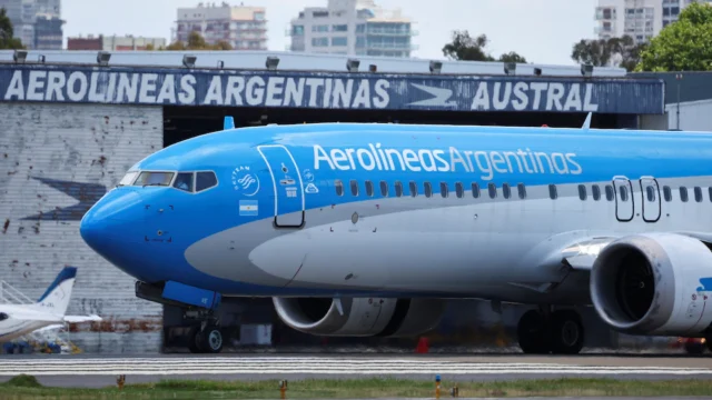 Por la suba del combustible en medio de la guerra, Aerolíneas Argentinas volvió a registrar pérdidas: sigue sin usar fondos del Estado