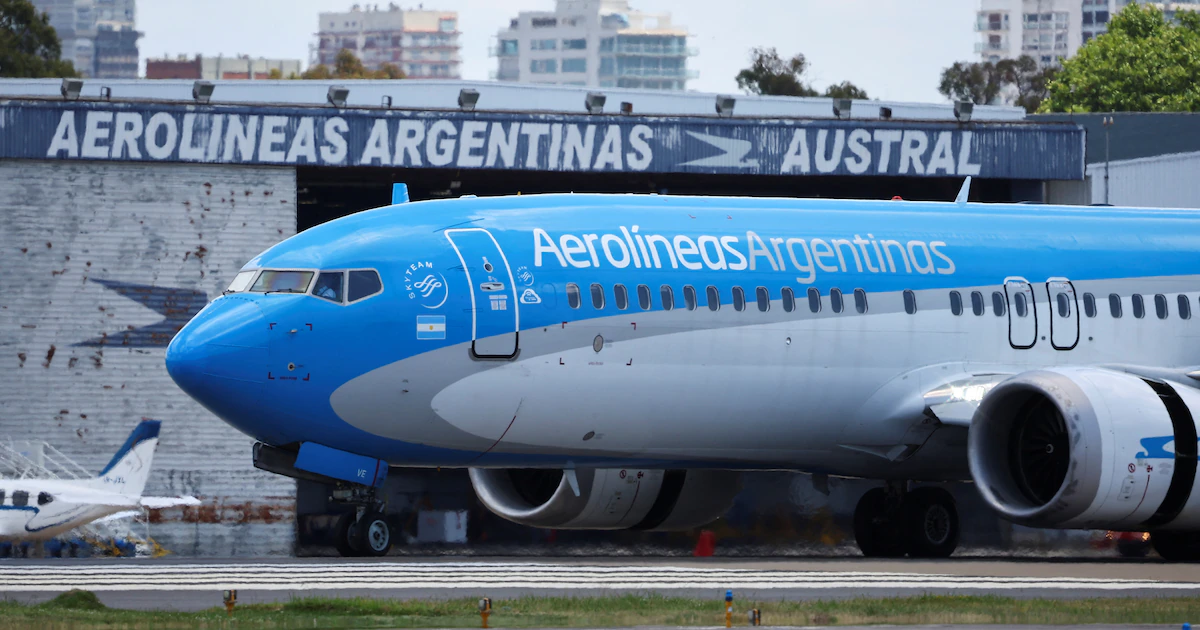 Por la suba del combustible en medio de la guerra, Aerolíneas Argentinas volvió a registrar pérdidas: sigue sin usar fondos del Estado