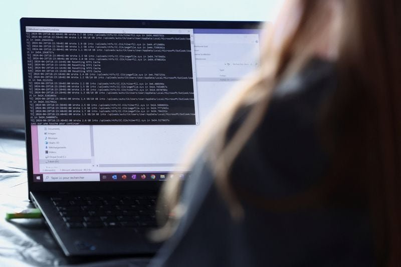 Ciberdelincuentes usan un poema para infectar miles de servidores con malware