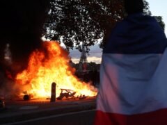 Emmanuel Macron advirtió que los autores de las violentas protestas en Francia “serán perseguidos y castigados”