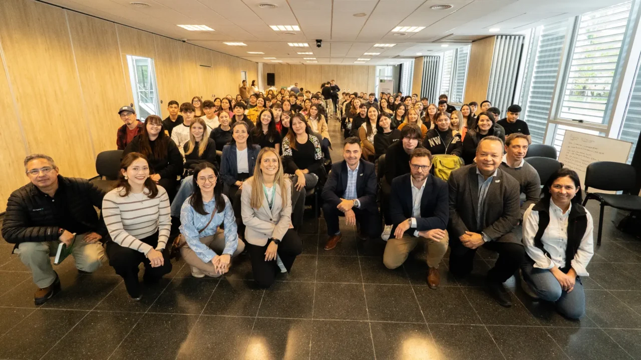 Empresa explicó a 100 alumnos rionegrinos cómo funciona industria del gas natural licuado
