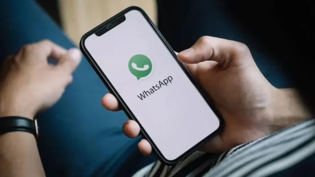 El tío de su pareja le envió por Whatsapp un sticker inapropiado y obsceno