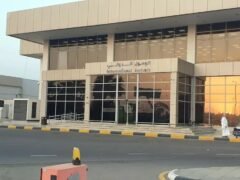 Arabia Saudita confirmó ataques hutíes contra dos de sus aeropuertos: tres personas resultaron heridas
