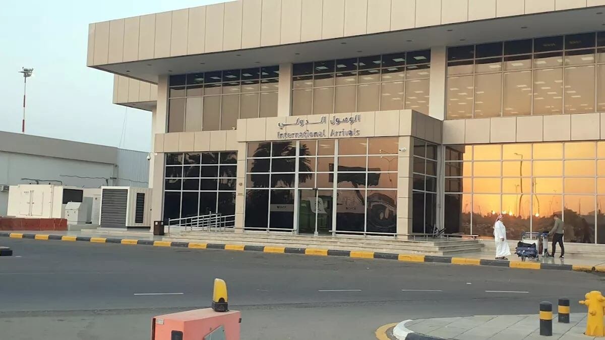 Arabia Saudita confirmó ataques hutíes contra dos de sus aeropuertos: tres personas resultaron heridas
