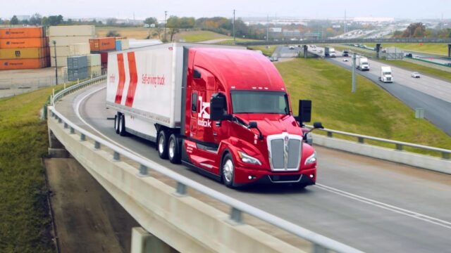 Estados Unidos autorizó a los camiones sin conductor a prescindir de los triángulos de advertencia