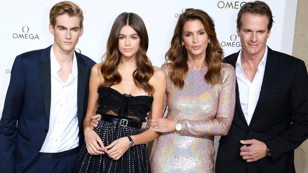 Kaia Gerber se pronuncia por primera vez tras la muerte de su hermano Presley: “Nací amándote”