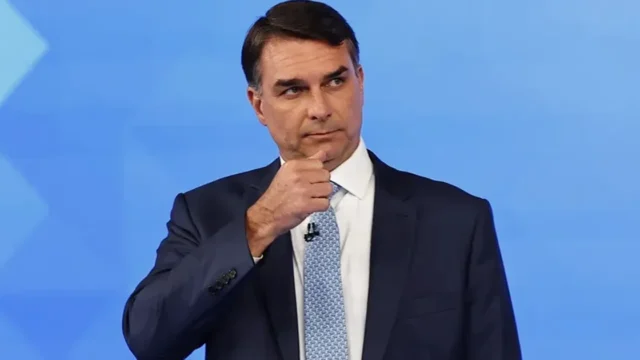 Afirman que el gobierno de Trump participó en la fuga de Flávio Bolsonaro: le concederá asilo político