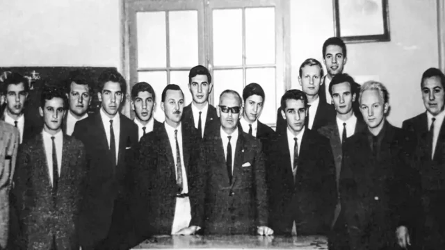 Sesenta años después, vuelven a su escuela: el emotivo reencuentro de una promoción de Roca