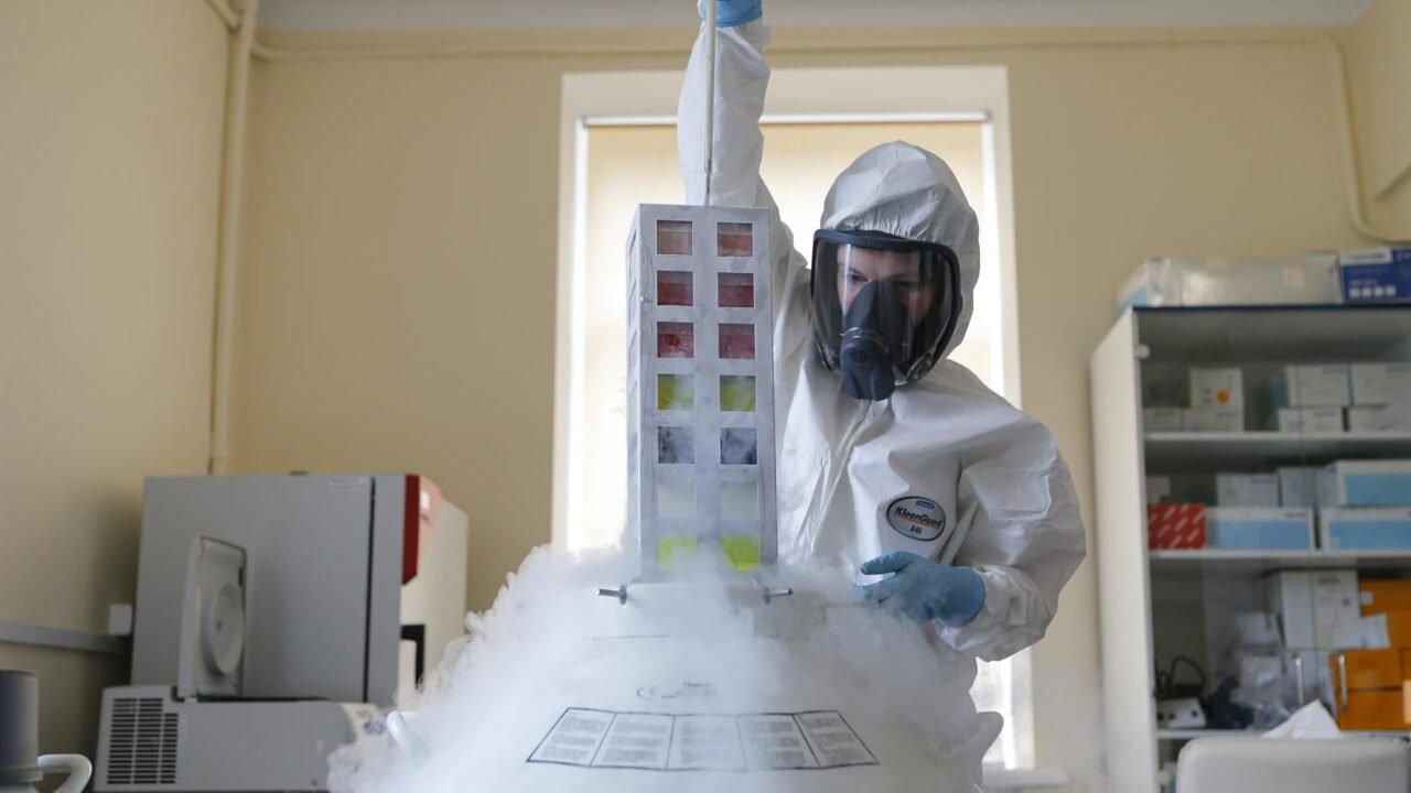 Rusia niega que haya riesgo de epidemia de peste neumónica tras la muerte de una trabajadora del instituto de Siberia