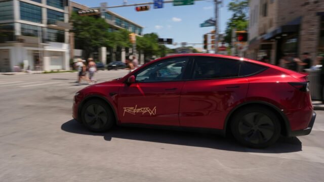 Tesla venderá su robotaxi sin volante a terceros antes de fin de año pese a una investigación federal