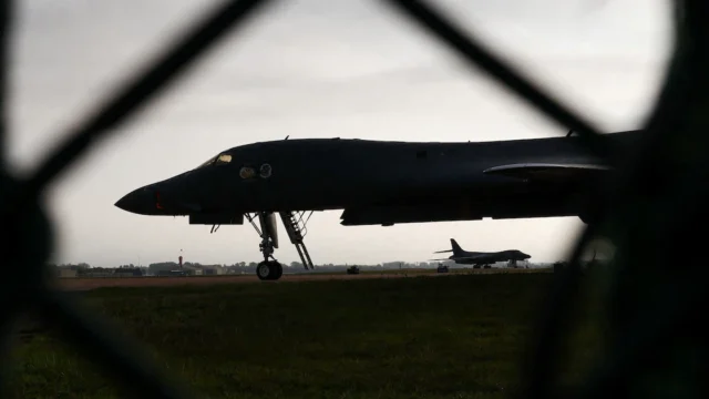La fiscalía de la corona británica acusó a dos hombres por una operación vinculada con Irán contra la base aérea RAF Fairford