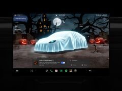 Tesla en modo Halloween: parpadean las luces del auto y emite sonidos de terror cuando alguien se acerca