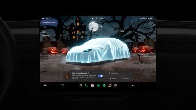 Tesla en modo Halloween: parpadean las luces del auto y emite sonidos de terror cuando alguien se acerca