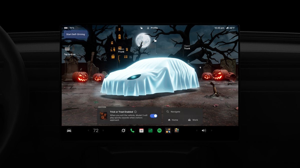 Tesla en modo Halloween: parpadean las luces del auto y emite sonidos de terror cuando alguien se acerca